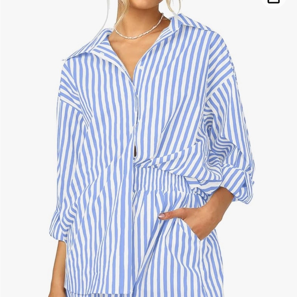NWOT Women’s casual blue and white stripe set- matching shorts set, size Small